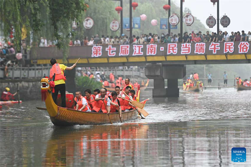 Residentes em Zhejiang celebram o próximo Festival do Barco do Dragão