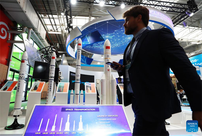 Empresas chinesas apresentam várias novidades no 54º Paris Air Show