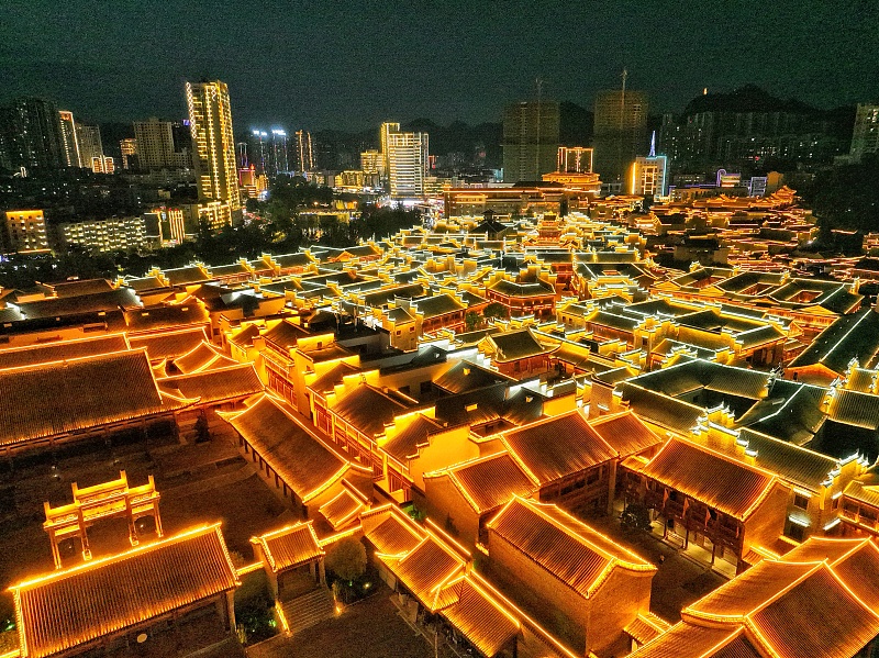 Galeria: panorama noturno da área turística histórica e cultural de Zhongnanmen, Guizhou