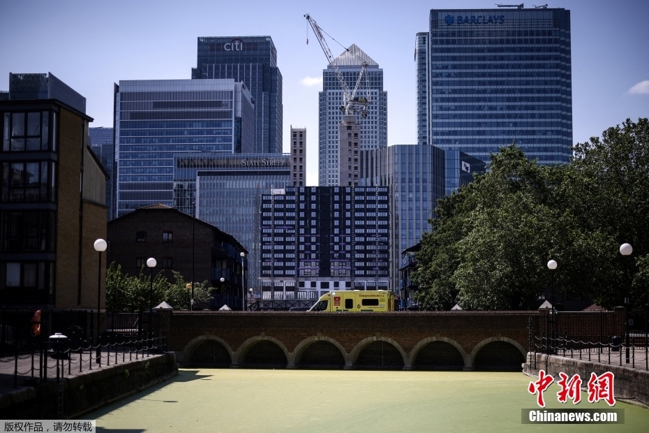 Reino Unido: partes do rio Tâmisa em Londres ficam 