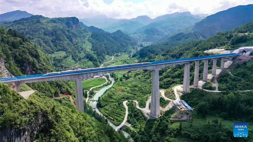 Ferrovia de alta velocidade Guiyang-Nanning inicia oficialmente testes de operação