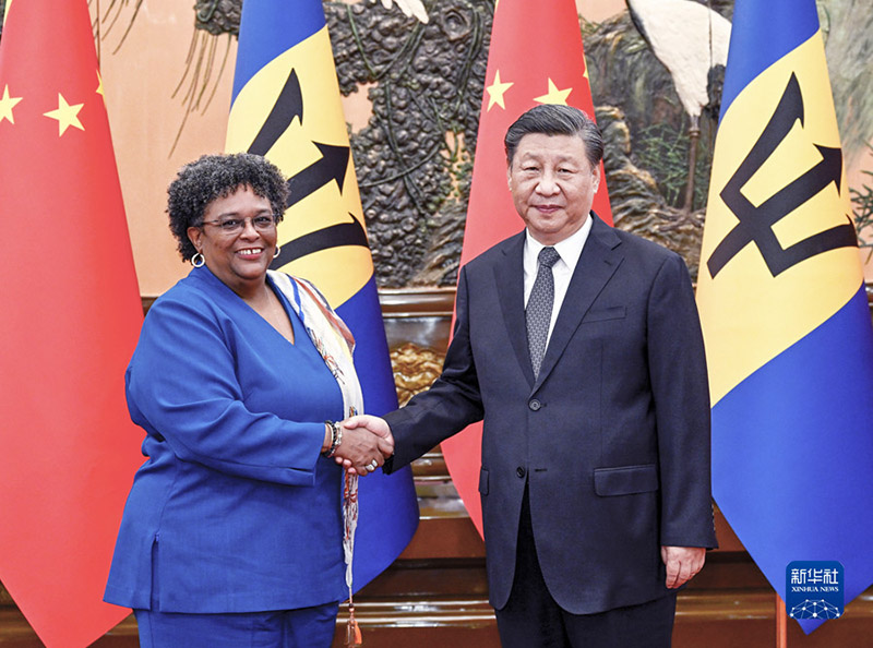 Xi Jinping recebe primeira-ministra de Barbados