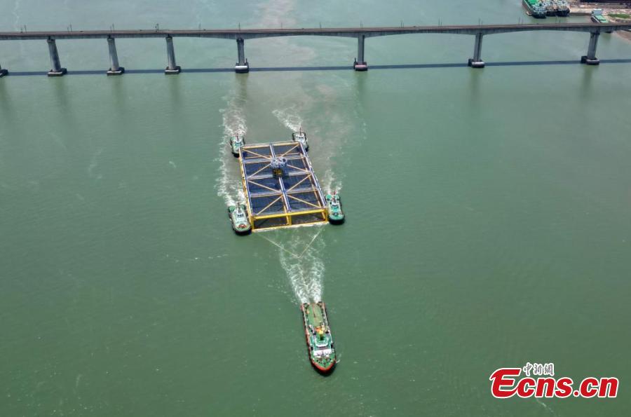 China: maior fazenda de peixes semissubmersível em águas profundas é colocada em operação