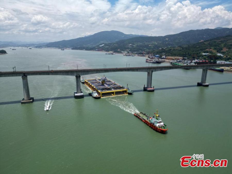 China: maior fazenda de peixes semissubmersível em águas profundas é colocada em operação