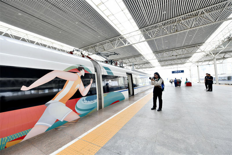 Chengdu: inaugurado primeiro trem temático da Universíade de Chengdu