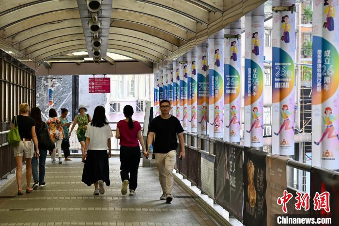 Galeria: atmosfera festiva nas ruas de Hong Kong para comemorações do 26º aniversário do retorno à pátria