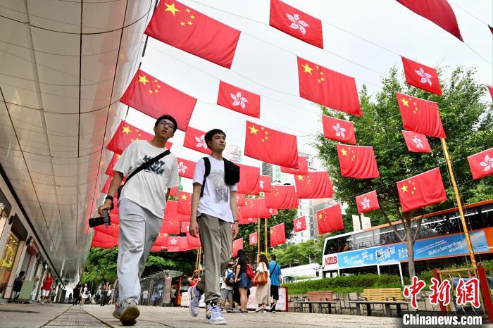 Galeria: atmosfera festiva nas ruas de Hong Kong para comemorações do 26º aniversário do retorno à pátria