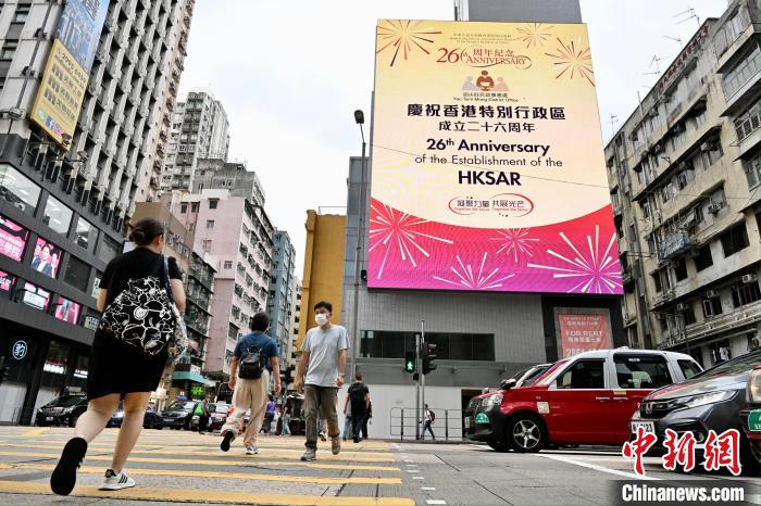 Galeria: atmosfera festiva nas ruas de Hong Kong para comemorações do 26º aniversário do retorno à pátria