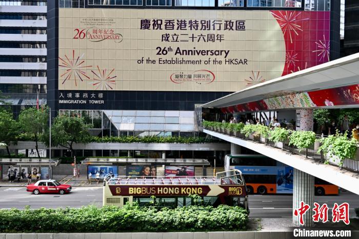 Galeria: atmosfera festiva nas ruas de Hong Kong para comemorações do 26º aniversário do retorno à pátria