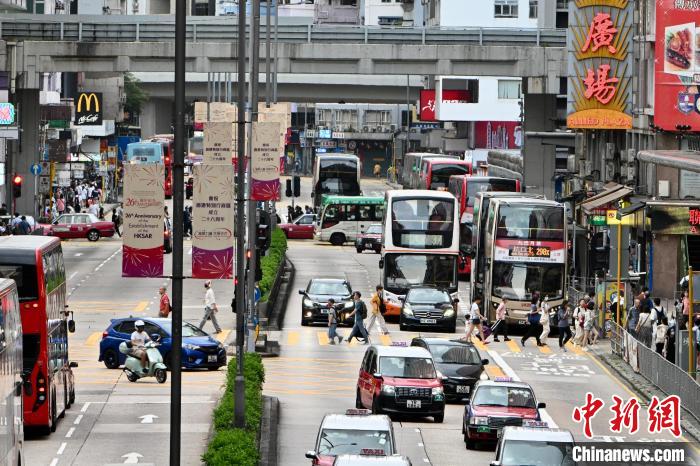 Galeria: atmosfera festiva nas ruas de Hong Kong para comemorações do 26º aniversário do retorno à pátria