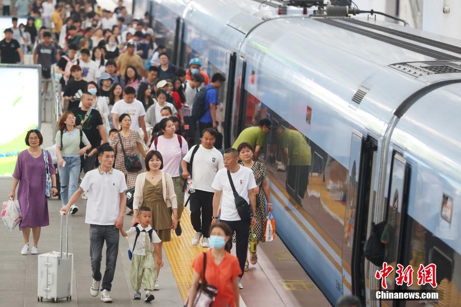 China deverá registrar 760 milhões de viagens ferroviárias na alta temporada de verão