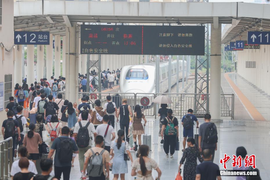 China deverá registrar 760 milhões de viagens ferroviárias na alta temporada de verão