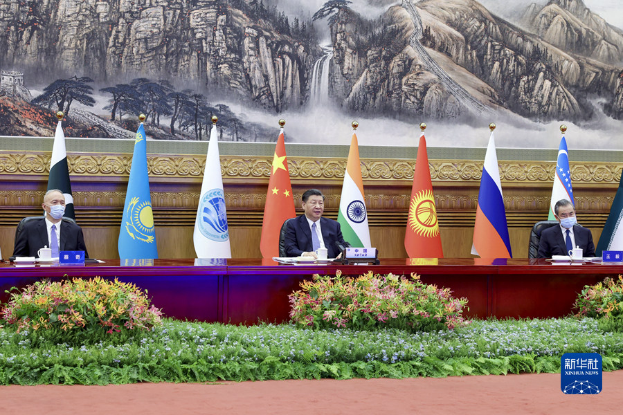 Xi Jinping participa da cúpula da OCS e pede unidade e coordenação