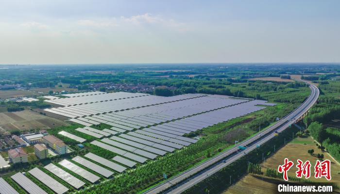 Geração de energia fotovoltaica promove revitalização rural em Henan