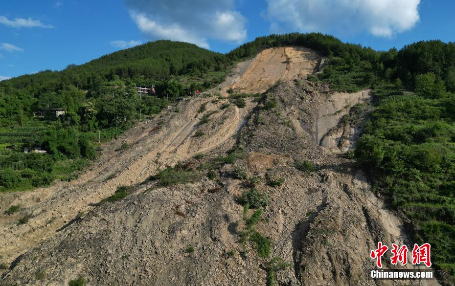 Chuvas fortes causam deslizamento de terra em Chongqing