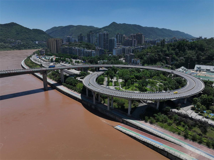 Volume de água do rio Jialing atinge pico em 2023