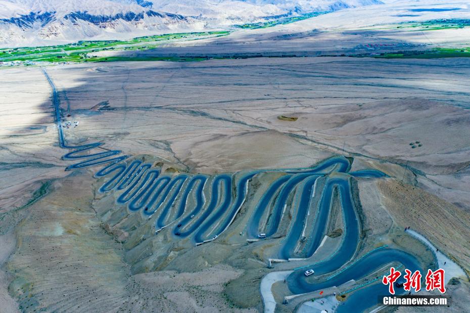 Galeria: estrada montanhosa Panlong em Xinjiang