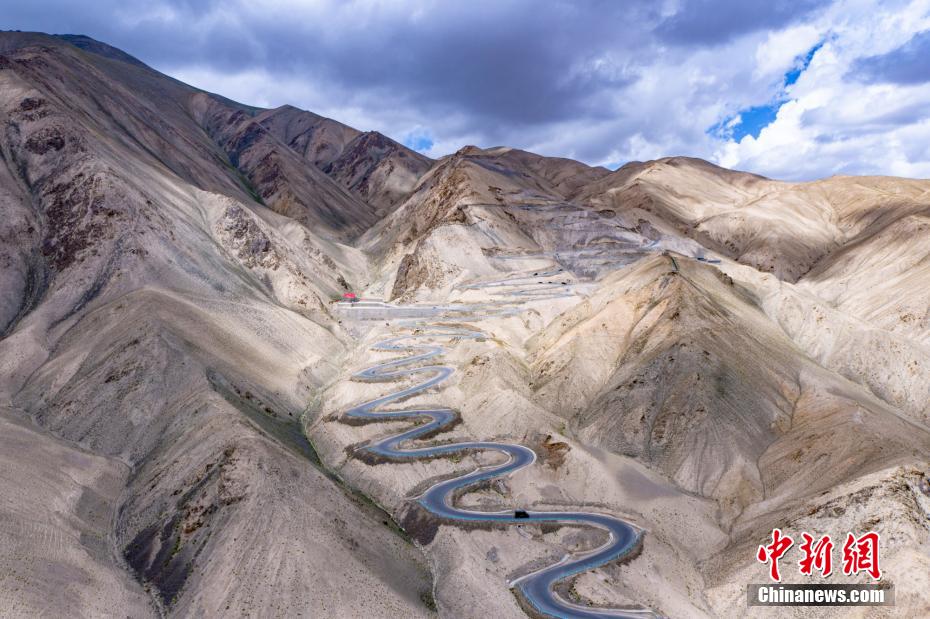 Galeria: estrada montanhosa Panlong em Xinjiang