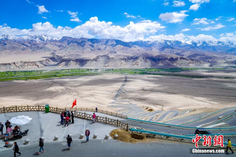 Galeria: estrada montanhosa Panlong em Xinjiang