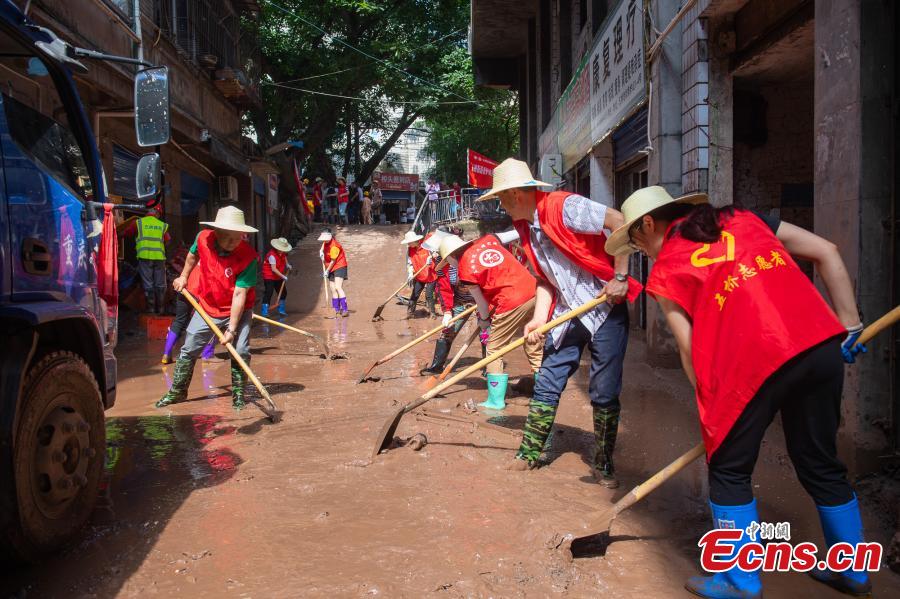 Serviços de resgate e socorro intensificados decorrem em Chongqing após inundações