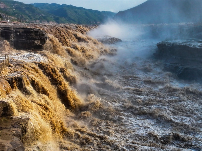 Volume de água da Cachoeira Hukou no rio Amarelo cresce