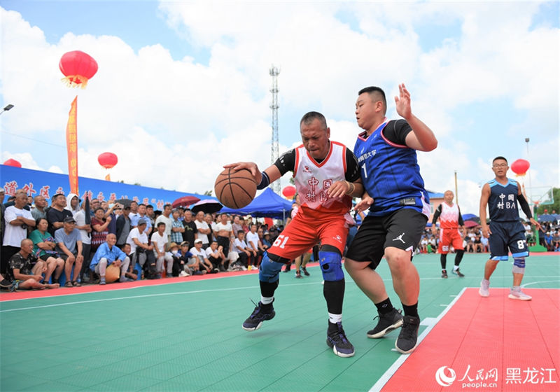 Final de torneio rural de basquete é organizado em Harbin, nordeste da China