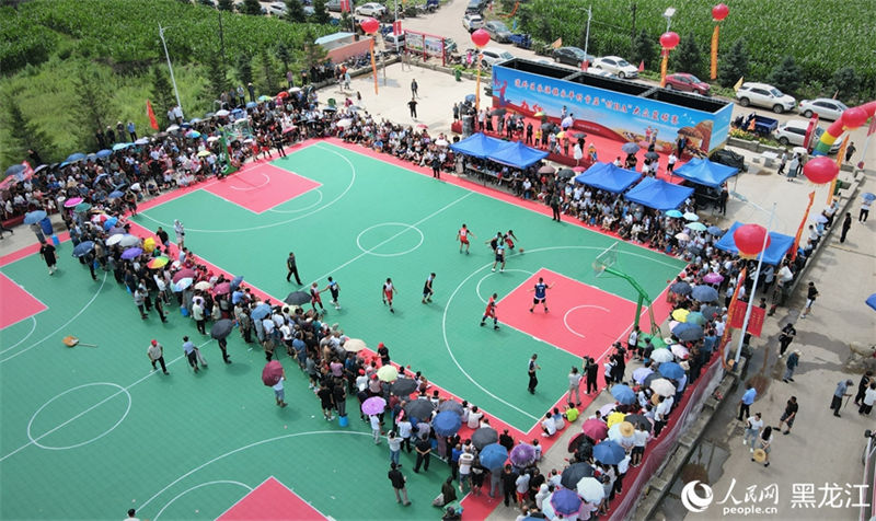 Final de torneio rural de basquete é organizado em Harbin, nordeste da China