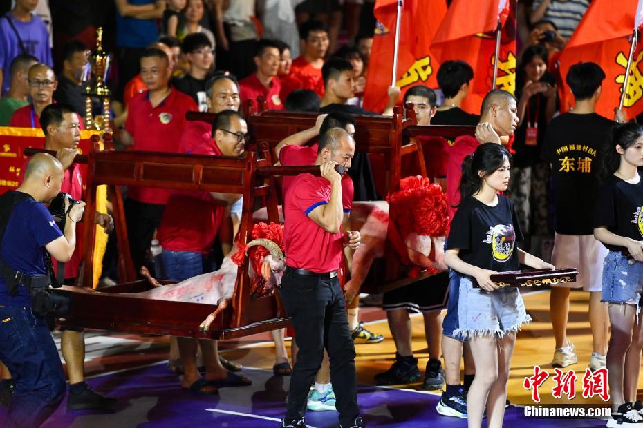 Organização de torneio rural de basquete prepara porco e ovelha como prémios em Fujian