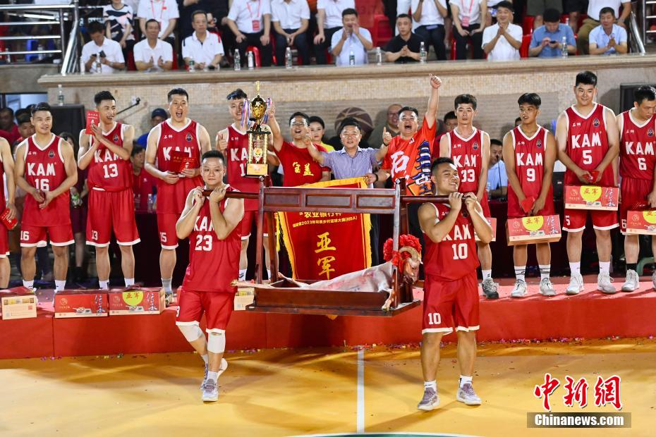 Organização de torneio rural de basquete prepara porco e ovelha como prémios em Fujian
