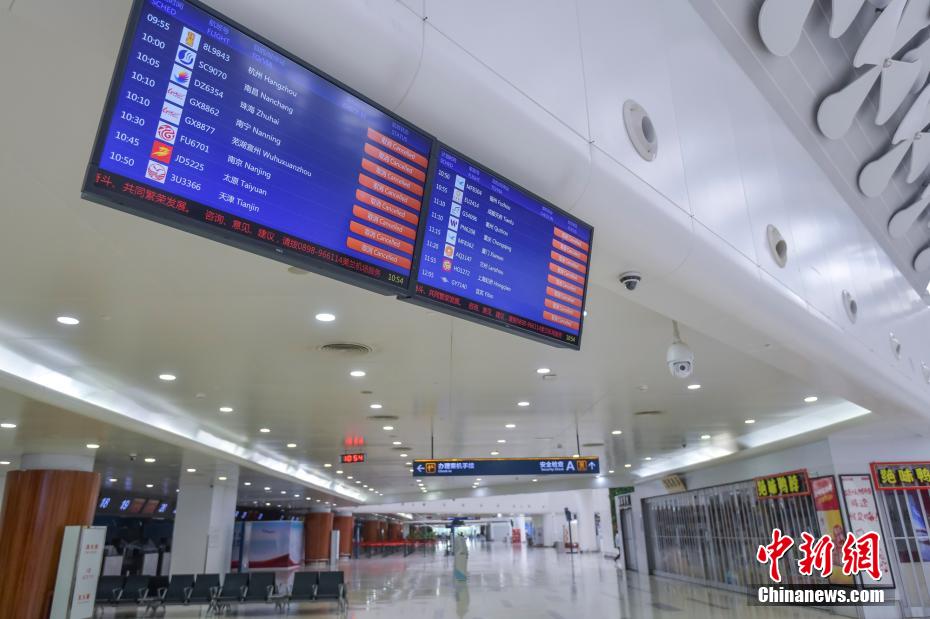 Tufão Talim provoca cancelamento de voos no aeroporto de Haikou