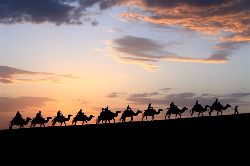 Onda de turismo aumenta em Dunhuang durante verão