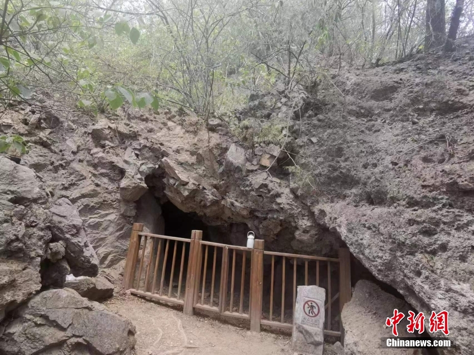 Fóssil de osso parietal humano descoberto no sítio de Zhoukoudian, em Beijing