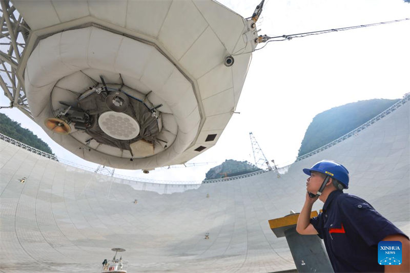 Telescópio gigantesco da China adota robôs inteligentes para manutenção