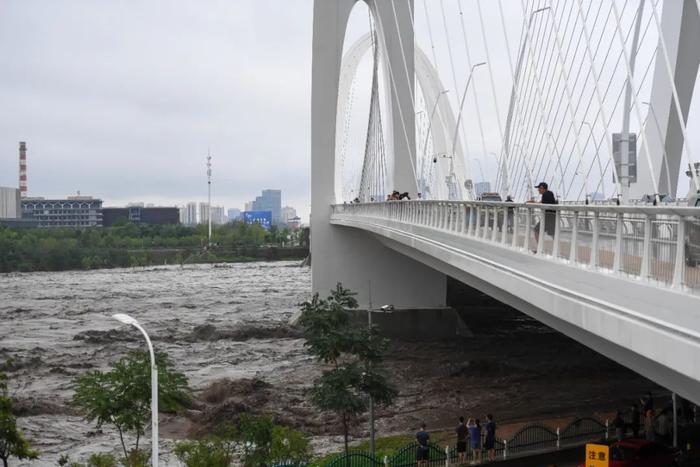 Pelo menos 20 mortos confirmados em chuvas torrenciais no norte da China