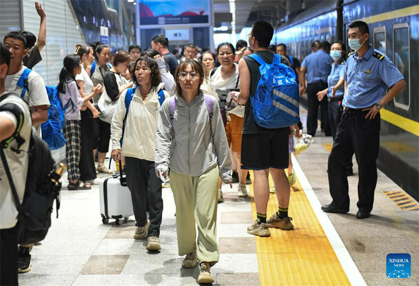 Passageiros presos no distrito de Mentougou em Beijing são transferidos com segurança