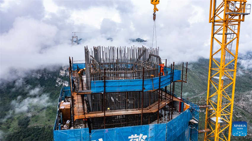 Ponte em construção sobre o Grand Canyon de Huajiang será a mais alta do mundo