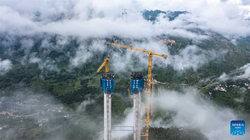 Ponte em construção sobre o Grand Canyon de Huajiang será a mais alta do mundo