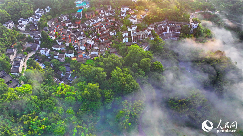 Deslumbrantes paisagens rurais surgem no início do outono no leste da China