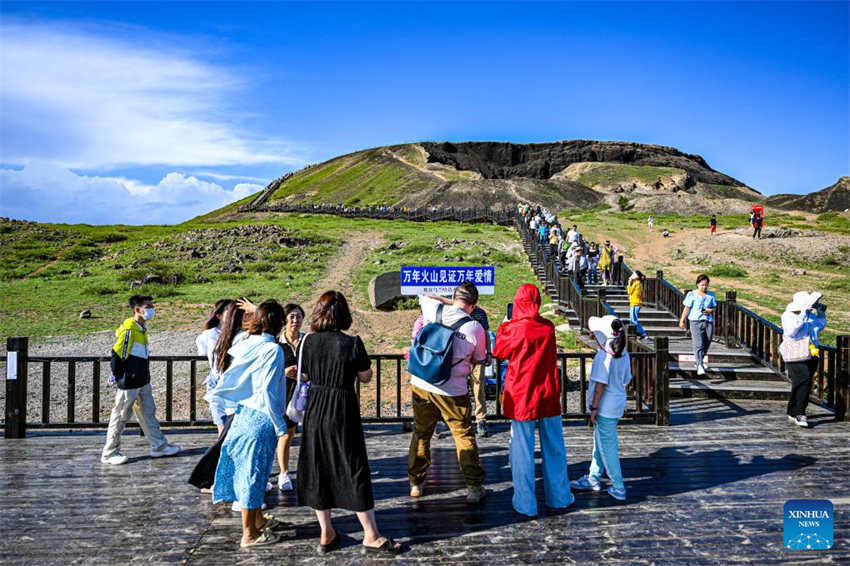 Mongólia Interior: aglomerado de vulcões de Ulanhada atrai turistas