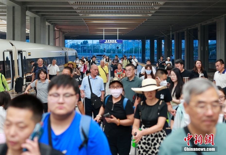 China: transporte ferroviário ultrapassa 600 milhões de viagens de passageiros durante o verão