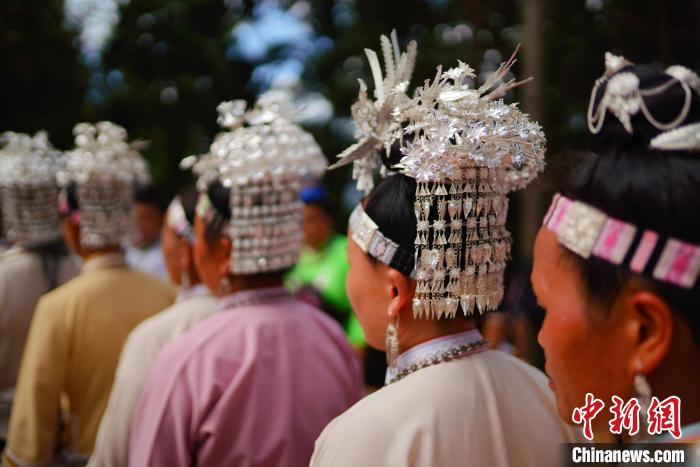 Guizhou: etnia Miao celebra festival tradicional