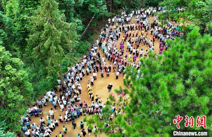 Guizhou: etnia Miao celebra festival tradicional