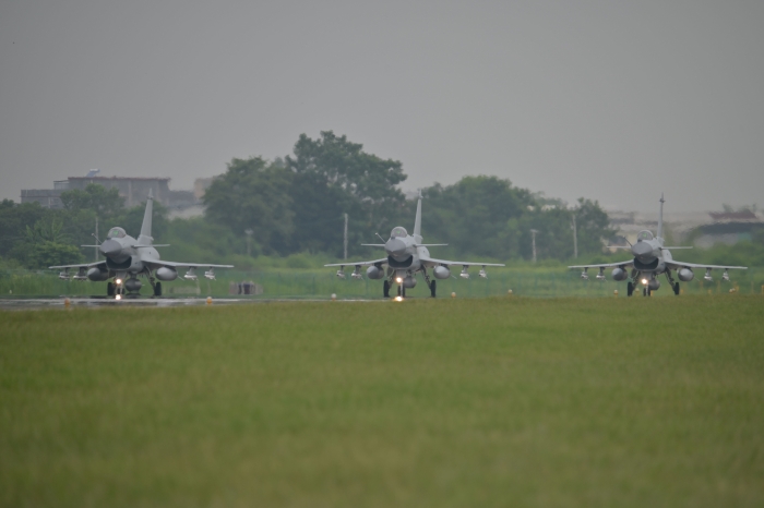 ELP lança patrulhas conjuntas e exercícios militares em torno de Taiwan