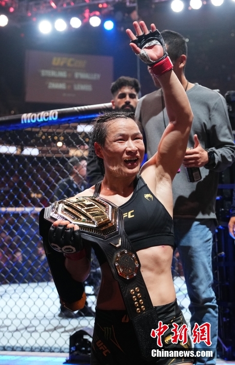 Zhang Weili mantém cinturão no UFC 292 após derrotar Amanda Lemos