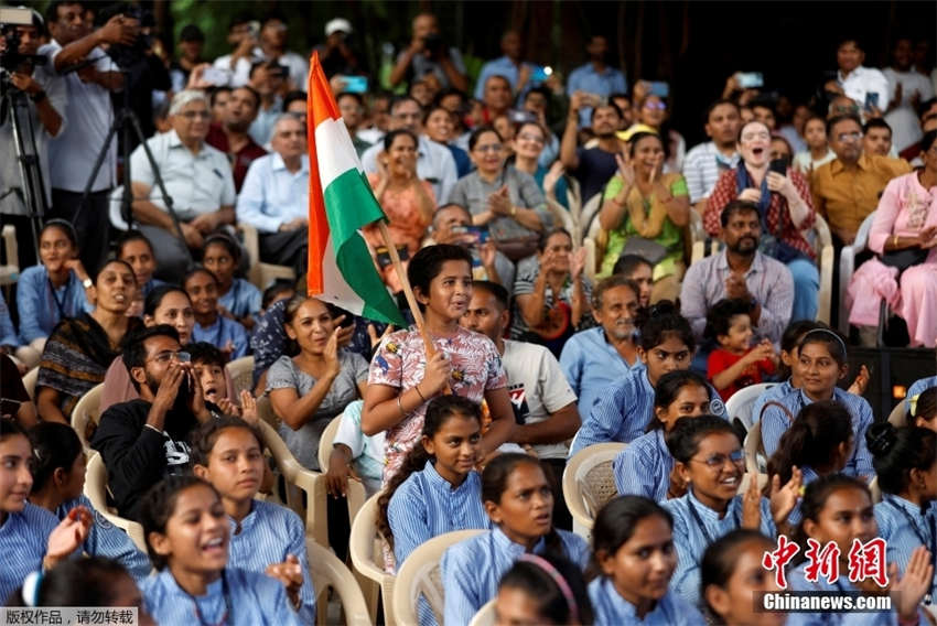 Sonda indiana Chandrayaan-3 pousa com sucesso na Lua