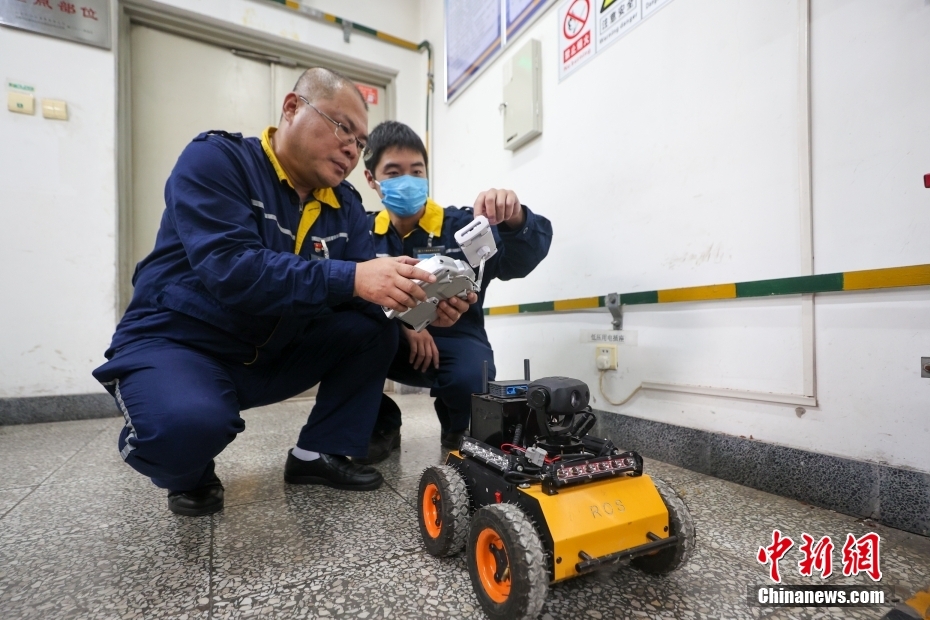 Robô de inspeção de equipamentos de fornecimento de energia subterrânea entra ao serviço em Beijing