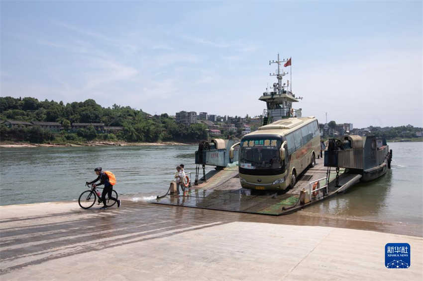 Sichuan: construção de ponte põe termo ao uso de balsas em Yibin