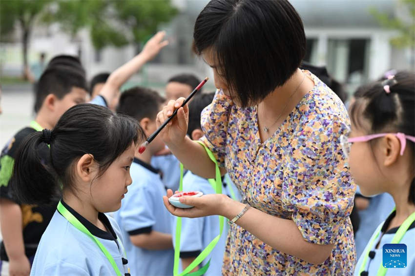 Novo semestre escolar começa em toda a China