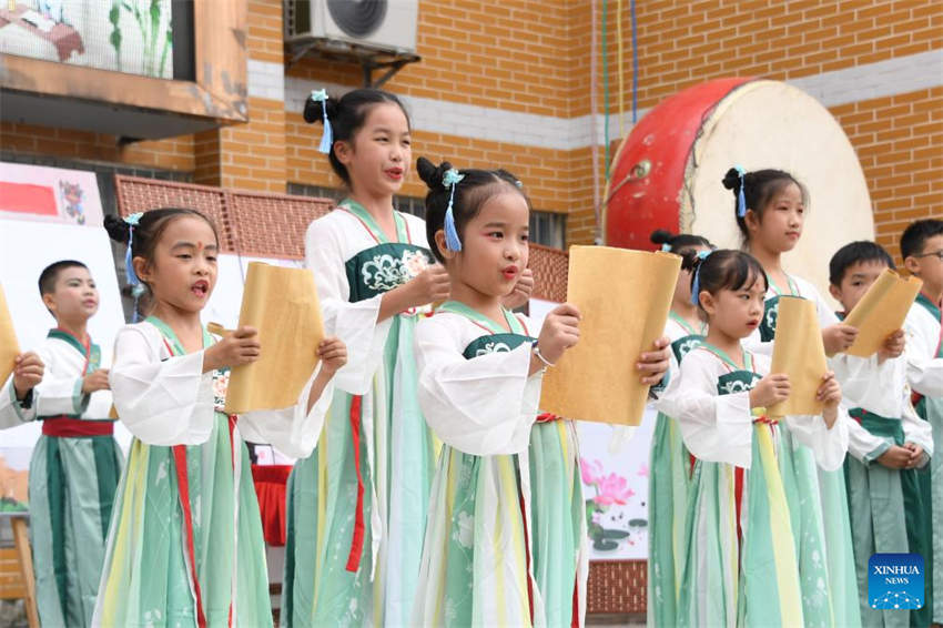 Novo semestre escolar começa em toda a China