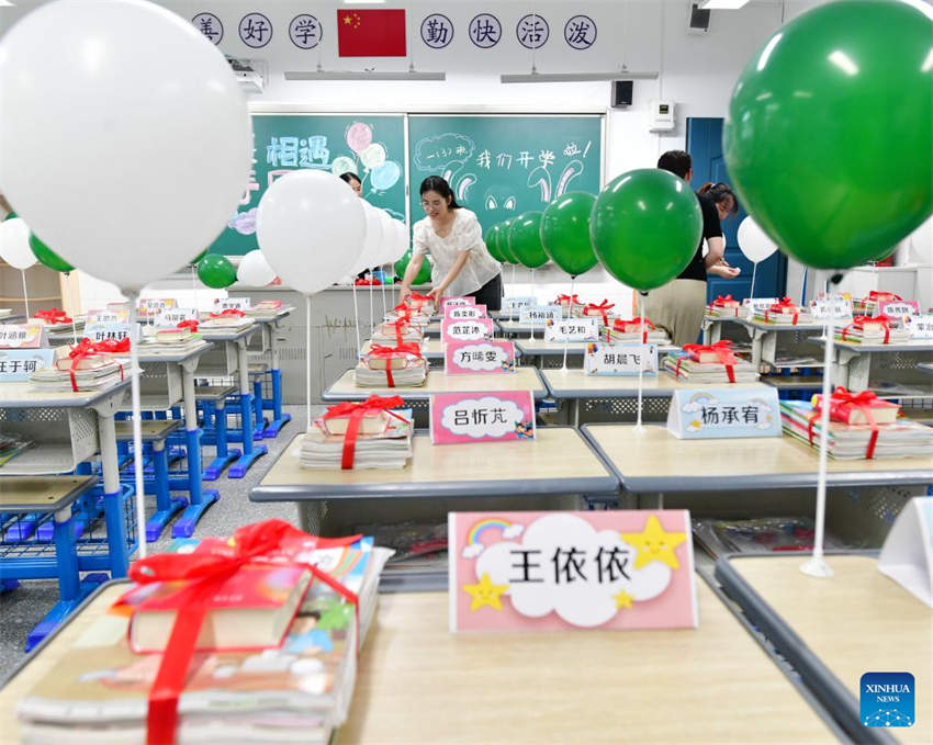 Novo semestre escolar começa em toda a China